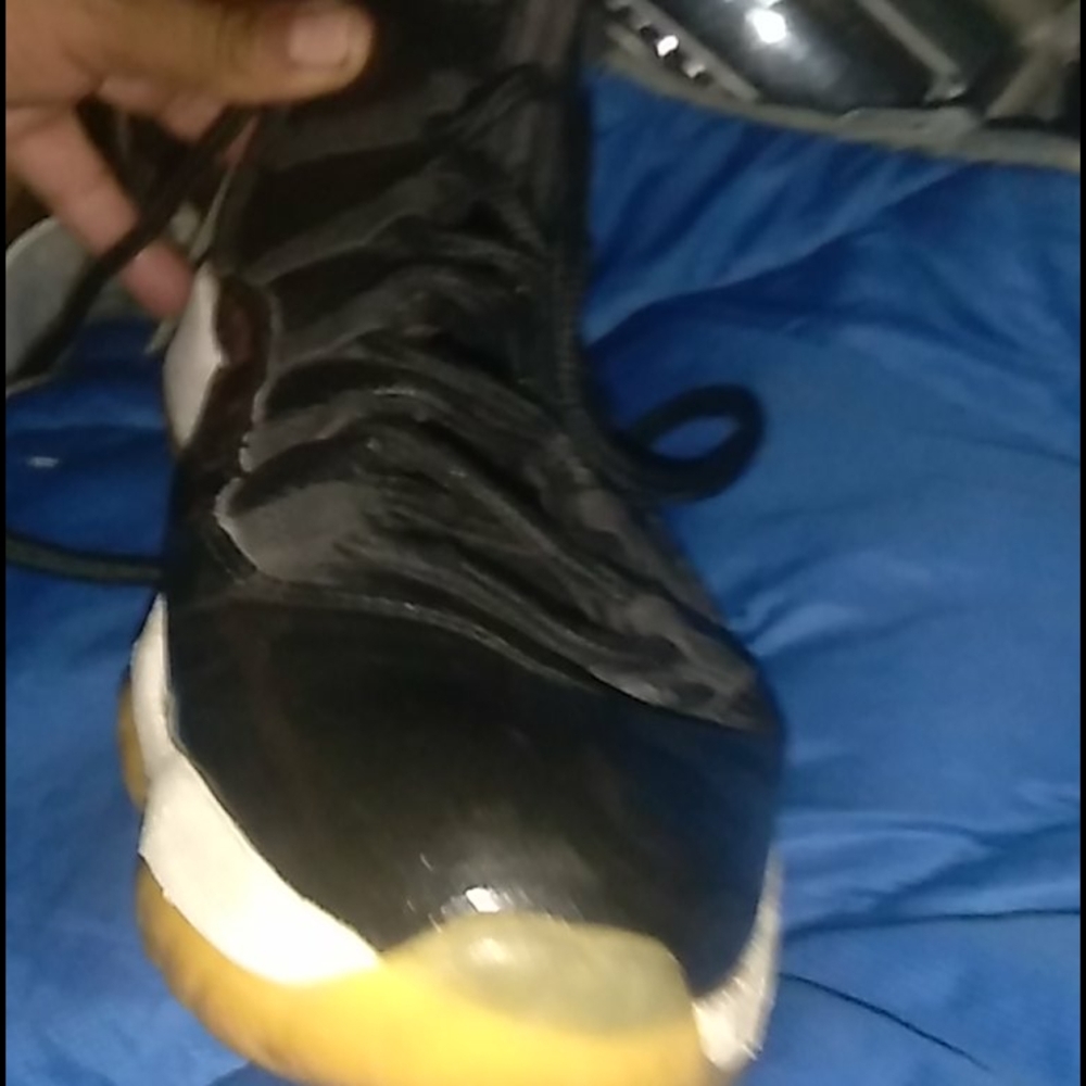 Jordan 11 - Picture 2 of 3